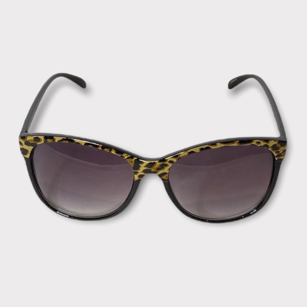 Slight Cat Eye Leopard Print Foster Grant Sunglasses